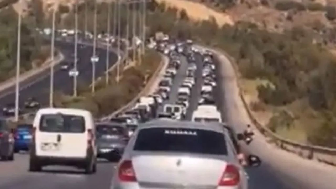 Çeşme’de Su Krizi Tatili Bitirdi: Dönüş Yolunda Trafik Yoğunluğu Arttı
